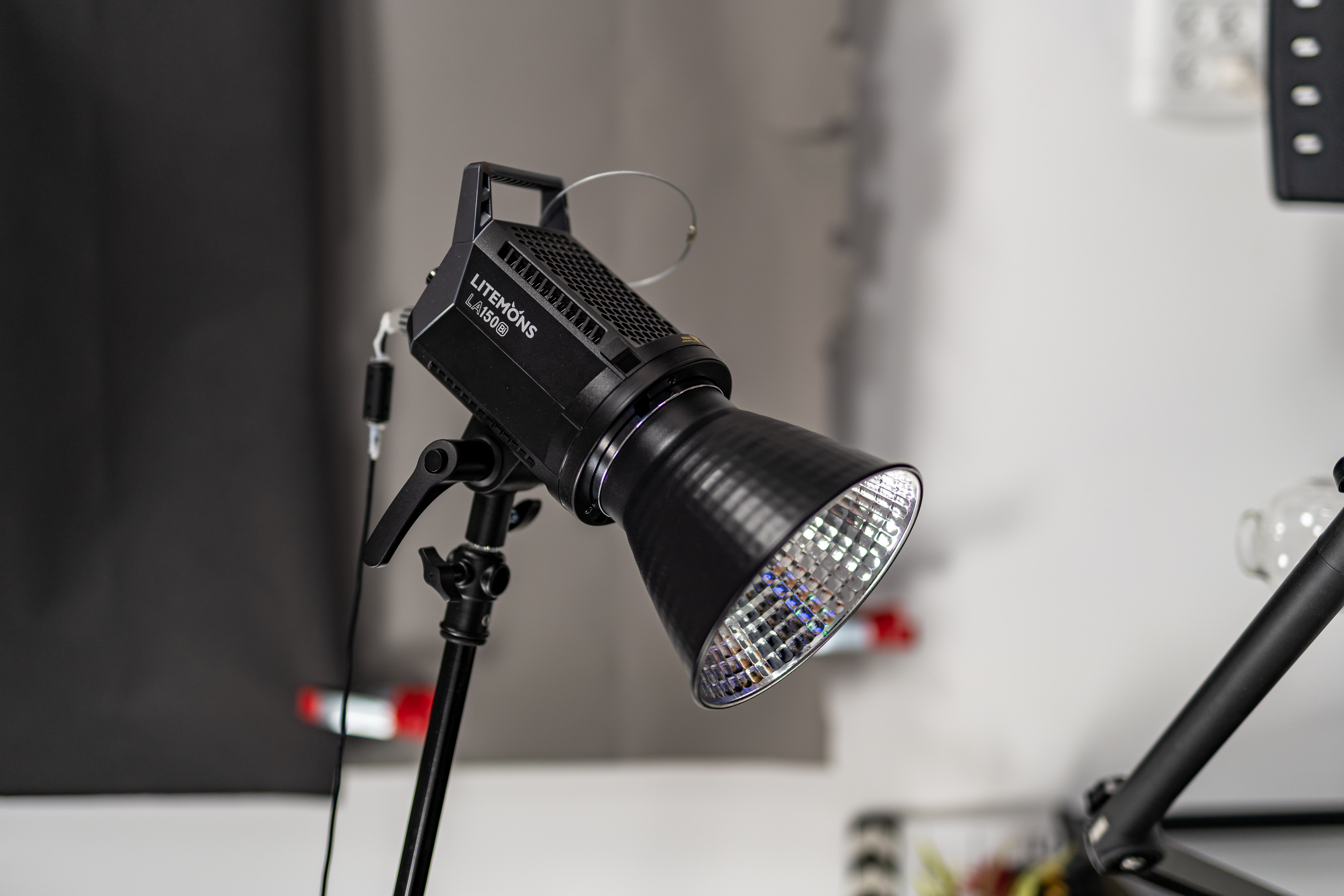picture of a strobe light on a tripod